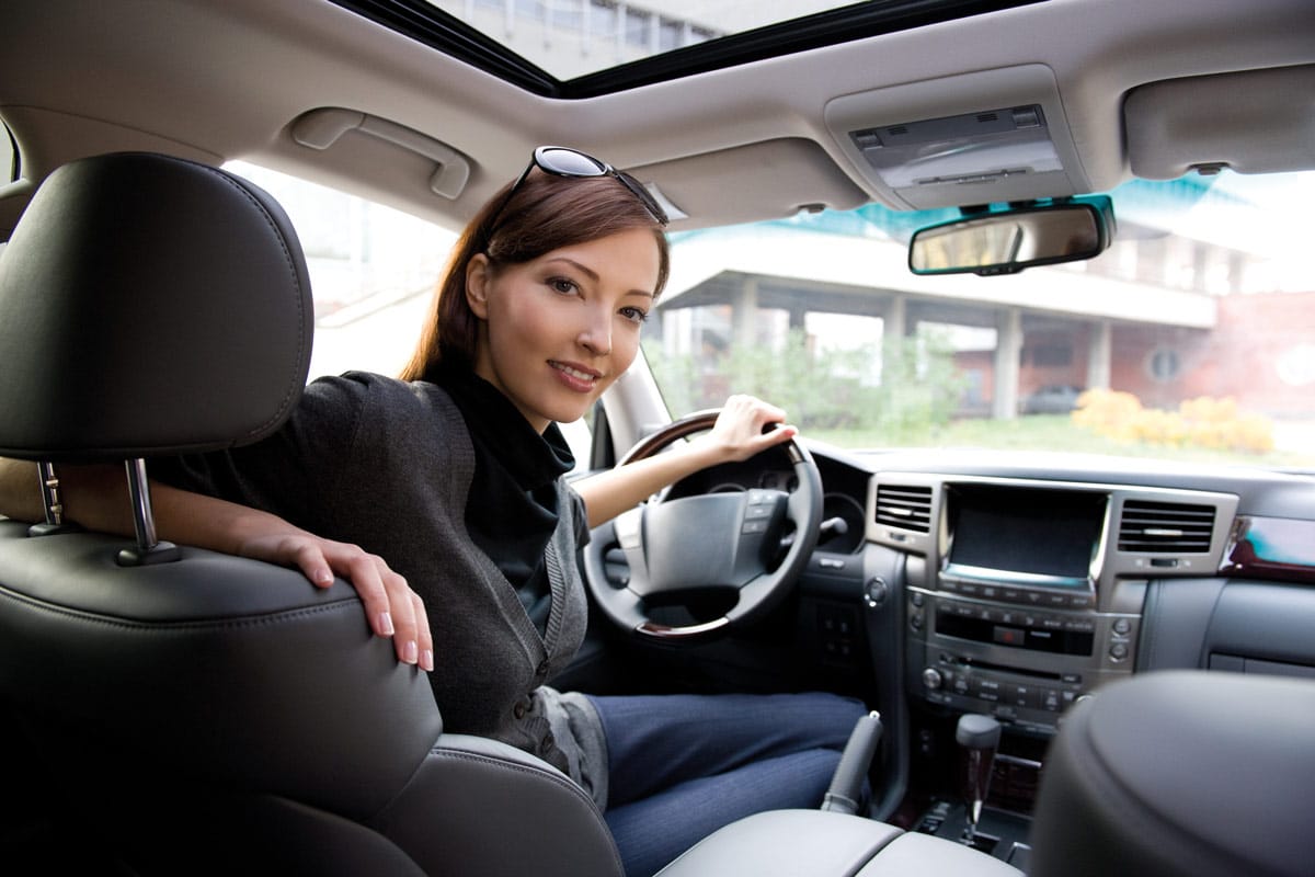 Femme chauffeur de taxi