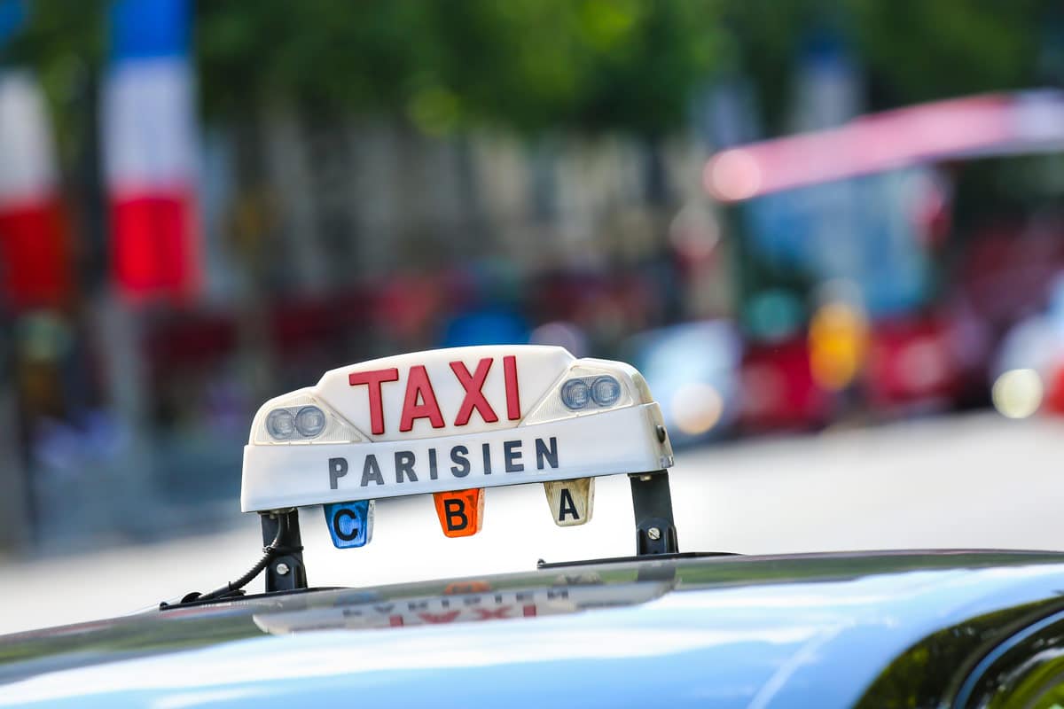 Femme chauffeur de taxi