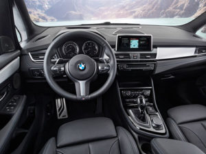 bmw_2_series_gran_tourer_m_sport_46 Tableau de bord avec nombreuses options d'aides à la conduite