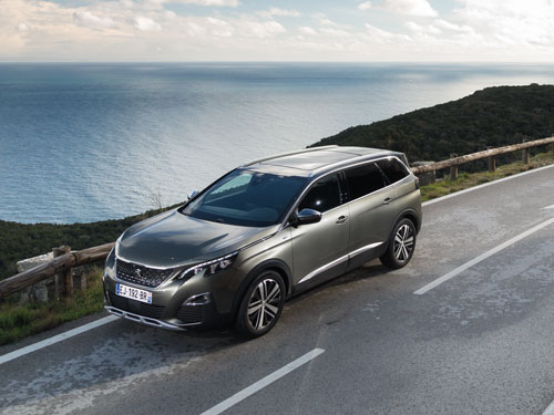 Peugeot SUV 5008 avec une excellente tenue de route